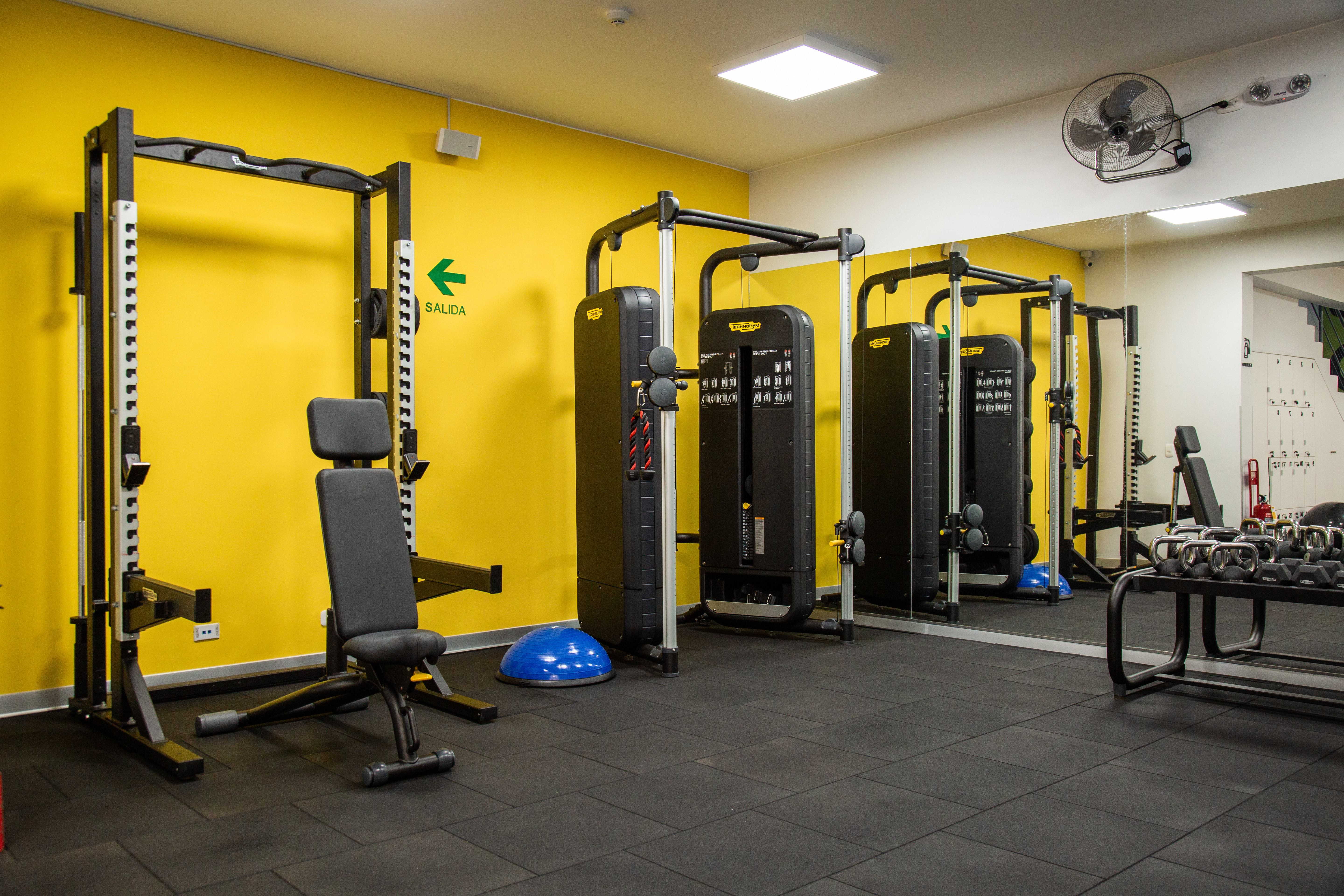 Gimnasio MUV_ON con equipos Technogym